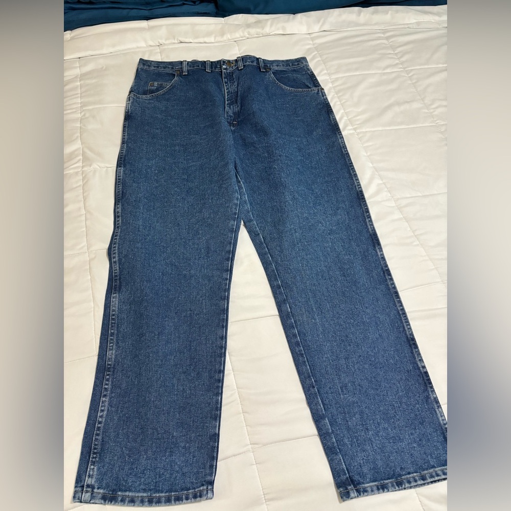 Wrangler Relaxed Fit Jeans in Dark Blue Denim